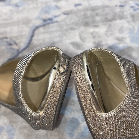 Bandolino Sparkly Gold/Silver Heels Size 8 Women’s - Picture 3 of 7